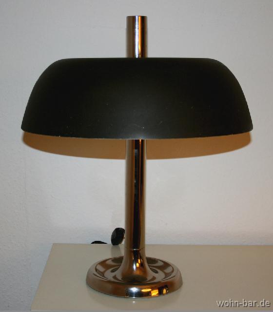 pilz 70er jahre tischlampe,<br> chrom und dunkelbrauner hammerschlaglack,<br>
h 55cm, durchmesser 45cm,<br>
75,- euro